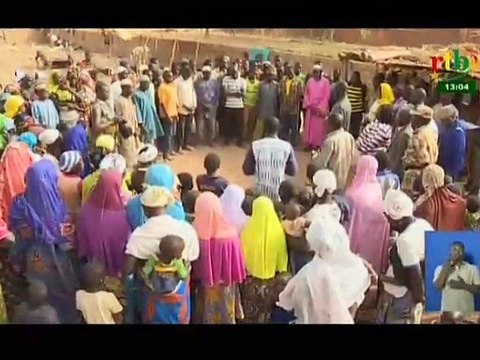 RTB - Le conseil national de secours d’urgence et de réhabilitation donne des vivres aux réfugiés de Arbinda