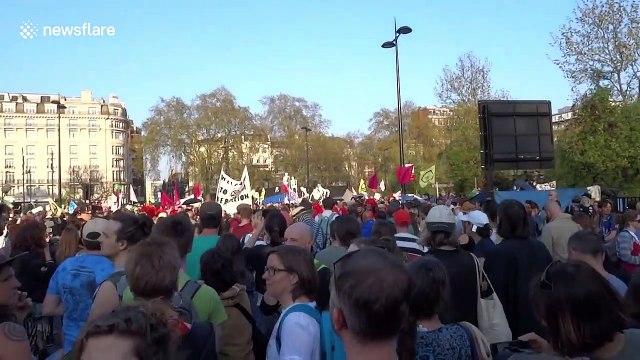 'We Love You!' chants ring out in Marble Arch from Extinction Rebellion protesters waiting for Greta Thunberg to speak