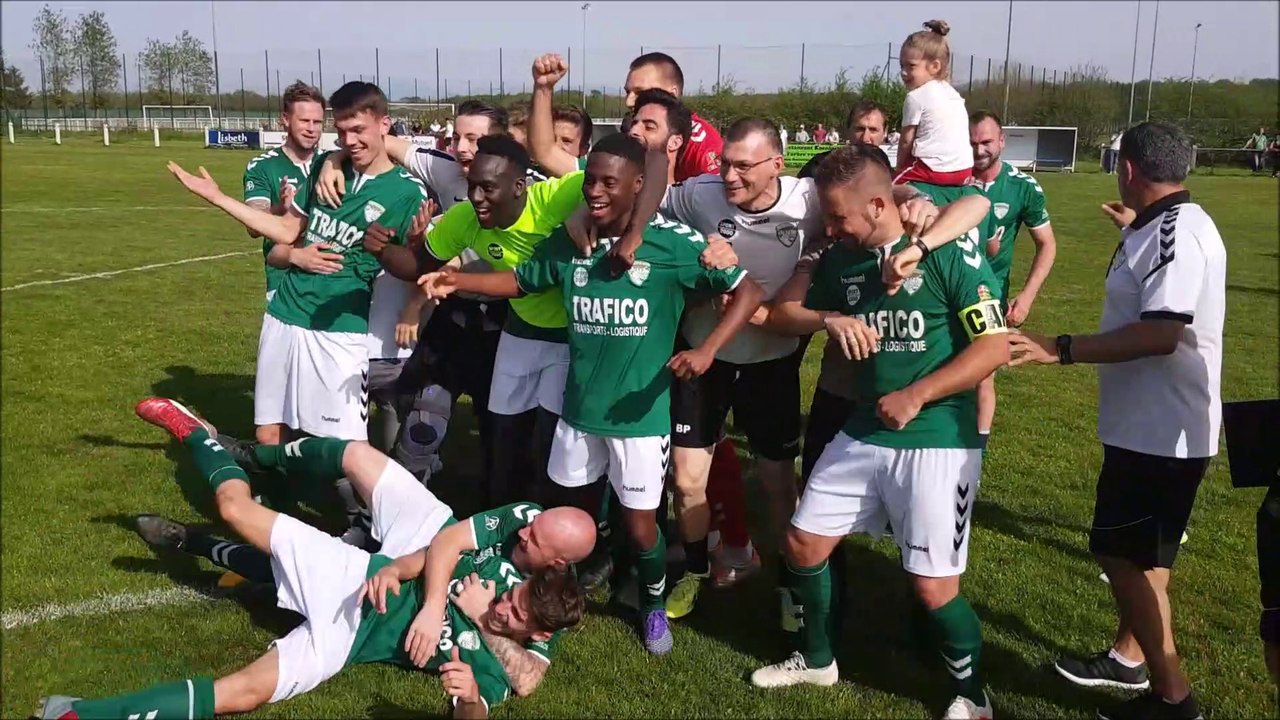 La joie du SR Colmar après son titre de champion du Haut-Rhin