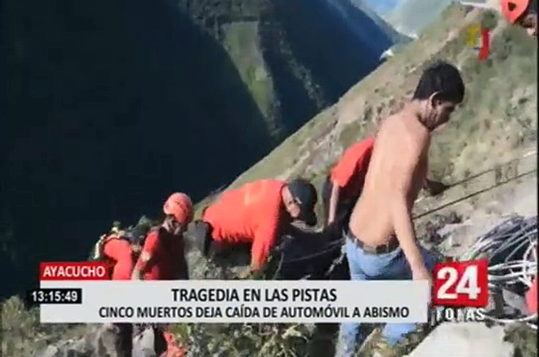 Ayacucho: cinco muertos tras despiste y caída de auto a un abismo