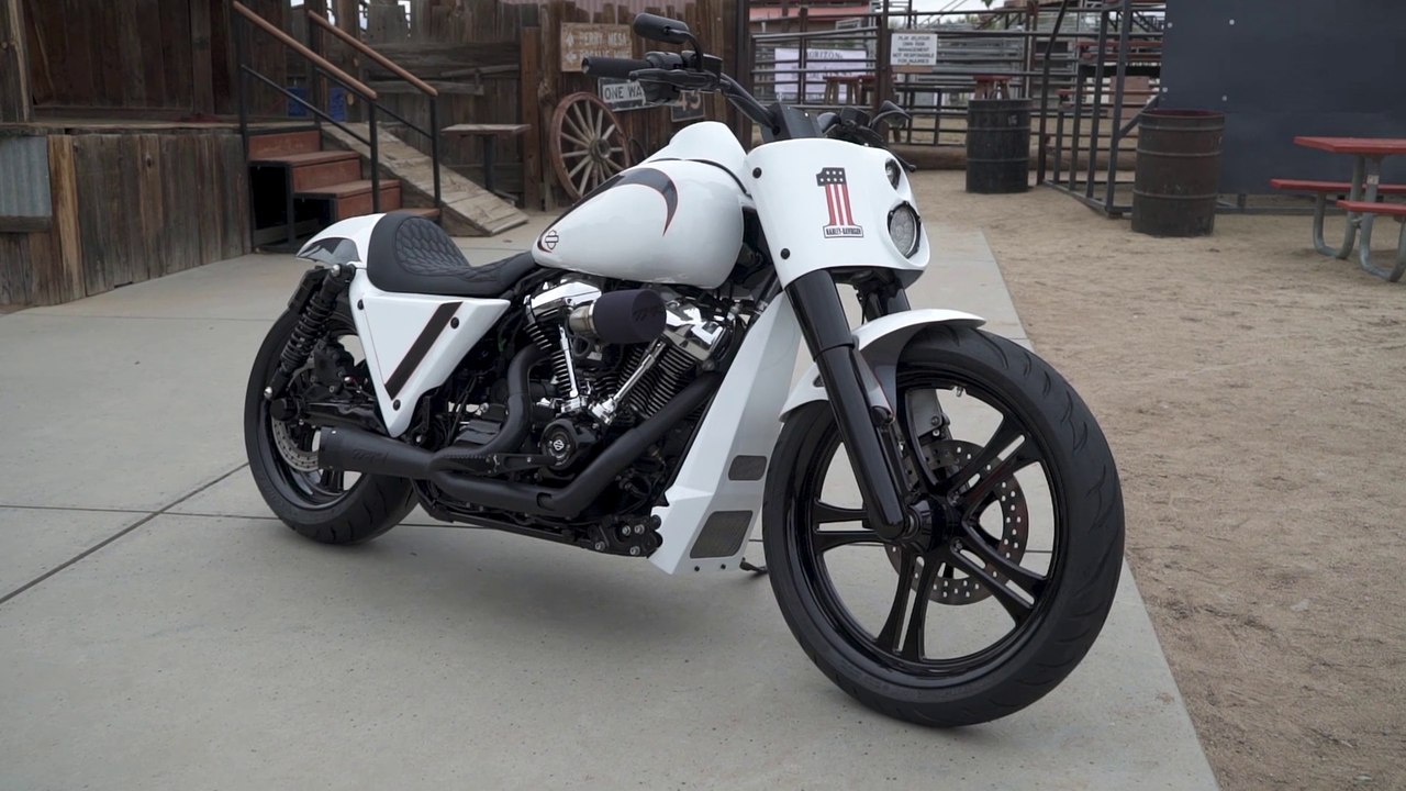 Fullmoon Customs Hot Bike Tour Road King