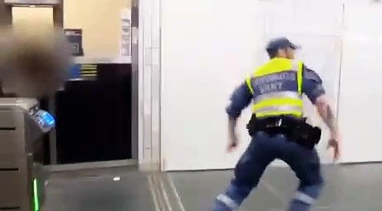 Cet agent de sécurité a arrêté une bagarre comme dans un film d'action