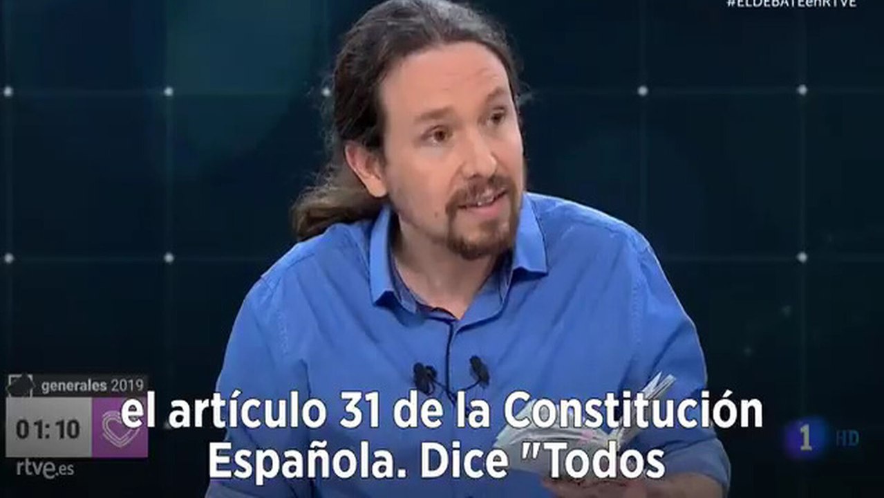 Iglesias lee el artículo 31 de la Constitución.