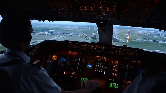 KLM B747-400ERF Beautiful Landing at Amsterdam International Airport Schiphol - Cockpit View