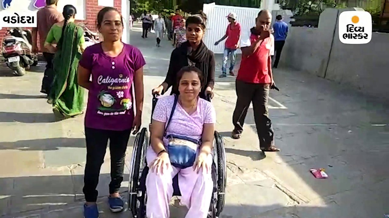 સ્વામીનારાયણ સંતો અને દિવ્યાંગો અને વૃદ્ધોએ મતદ...