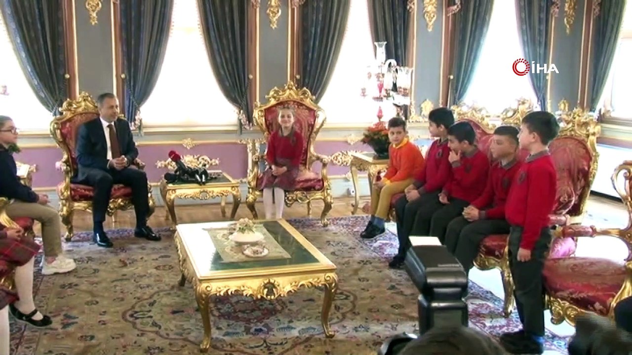 - İstanbul Valisi Ali Yerlikaya, 23 Nisan Ulusal Egemenlik ve Çocuk Bayramı nedeniyle koltuğunu 4. sınıf öğrencisi Zeynep Yiğit’e devretti.