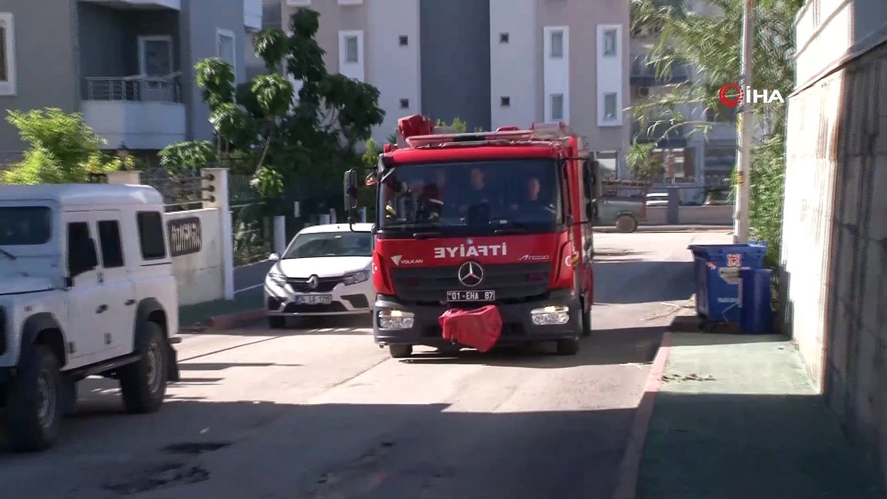 Kendine zarar verip polise bıçakla saldıran gence tazyikli su ve biber gazlı müdahale