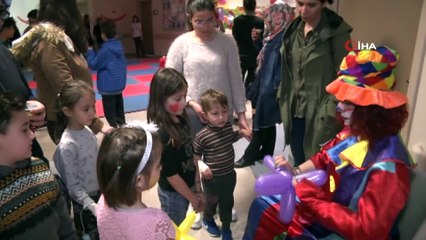 Hastanede çocuklara 23 Nisan sürprizi