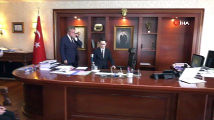 Büyüklerin koltuklarını bir gün de olsa çocuklara bıraktığı gelenek Büyükşehir Belediyesi’nde de bozulmadı