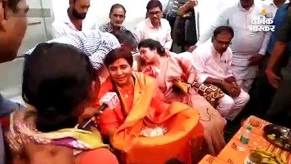 पैसों के लिए साध्वी ने फैलाई झोली