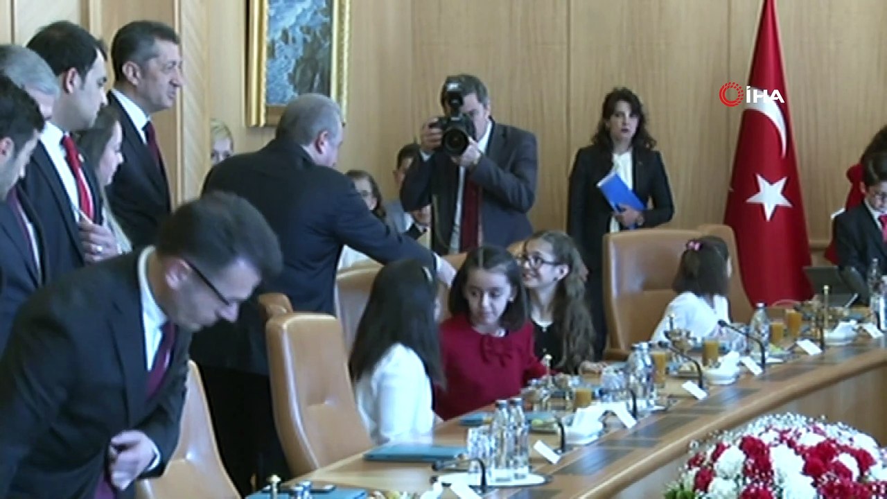 Türkiye Büyük Millet Meclisi Başkanı Mustafa Şentop koltuğunu Selahattin Ortagenç’e devretti