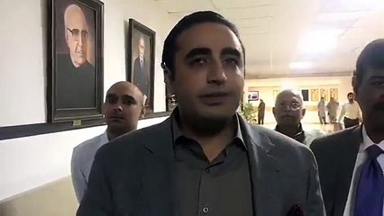 Journalist dares to correct Bilawal Zardari's flawed Urdu on his face - Must Watch
