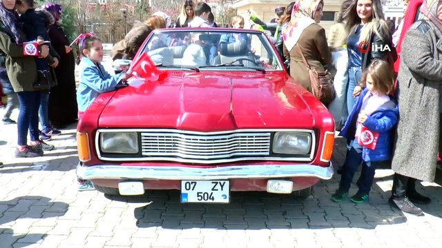 Göreme’de çocuklar 23 Nisan’ı klasik otomobillerle kutladı