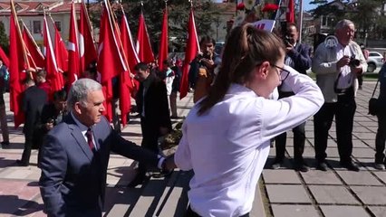 Descargar video: 23 Nisan Ulusal Egemenlik ve Çocuk Bayramı