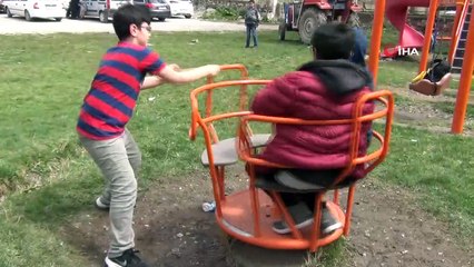 Eski bisikletleri onarıp köy öğrencilerine hediye ettiler