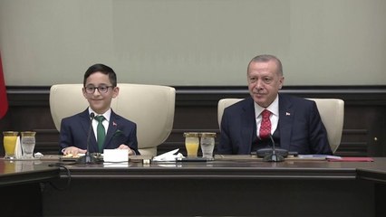 Cumhurbaşkanı Erdoğan, Koltuğunu Ozan Sözeyataroğlu'na Devretti