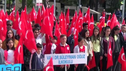 Burdur Valisi'nin koltuğunda özel öğrenci