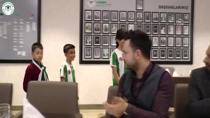 Atiker Konyaspor Kulübü Başkanı Kulluk Koltuğunu Minik Taraftarlara Devretti