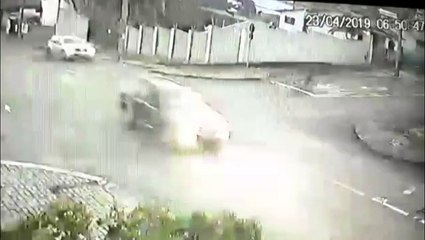 Impacto violento: Câmera mostra colisão envolvendo carro e bicicleta