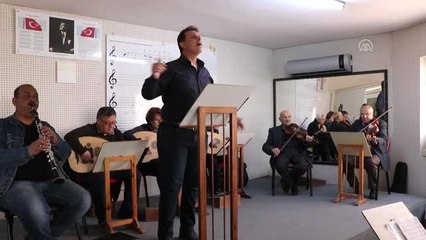 Koro Arkadaşlarından Hüseyin Amcaya 96. Yaş Sürprizi