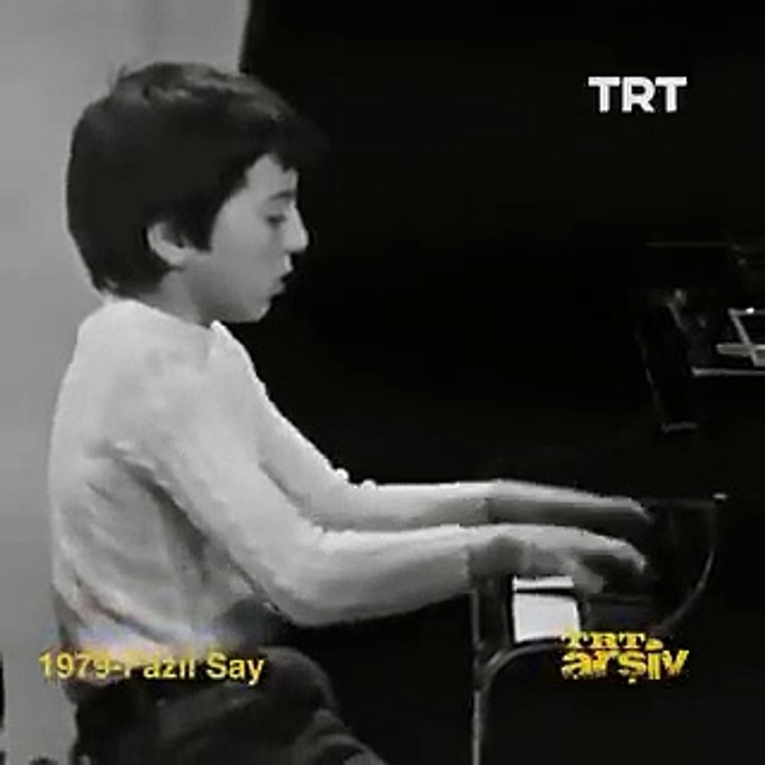 Fazıl Say'ın 8 yaşındayken çaldığı eser: Piyano bana ne dedi - Dailymotion  Video