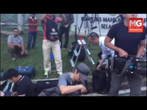 Suasana di luar Mahkamah Sesyen Sepang