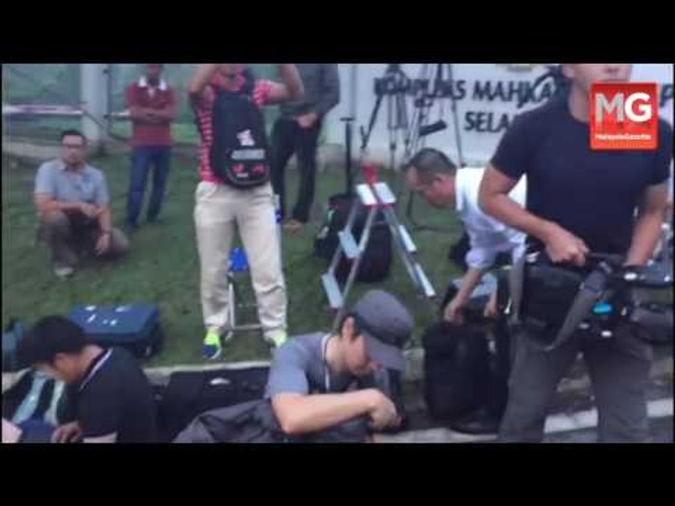 Suasana di luar Mahkamah Sesyen Sepang