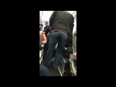 United Airlines heret penumpang keluar cetus kemarahan