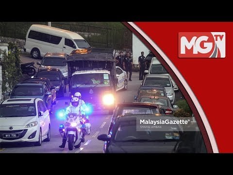 Trak Polis keluar dari kediaman Najib selepas 18 jam serbuan