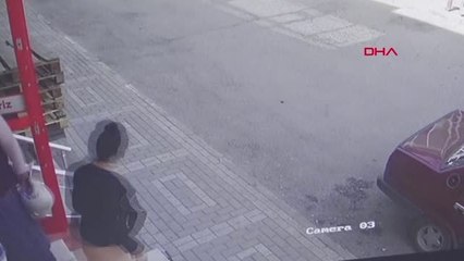 İstanbul-Avcılar'da 'Telefon Kavgası' Kamerada