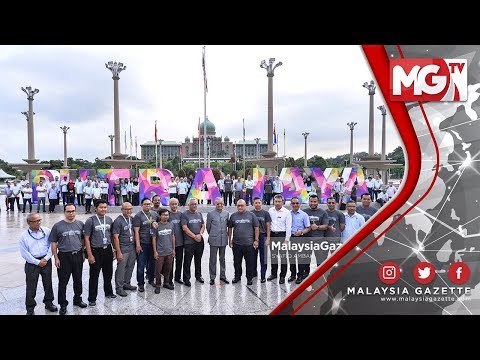 TERKINI : Tun M Rasmi Arca Tulisan ‘Putrajaya’