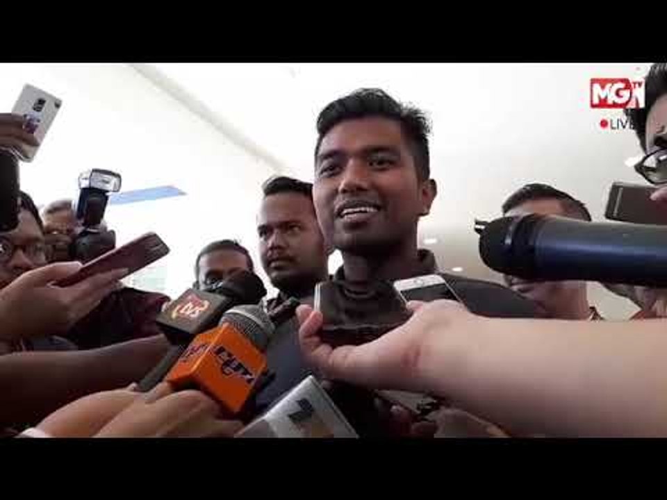 MGTV LIVE - Calon Pakatan Harapan Tiba di Pusat Mengundi Awal PRK Semenyih