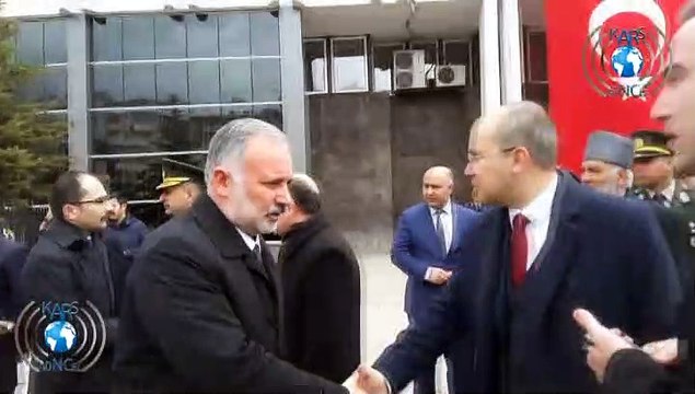 Kars'ta 23 Nisan protokolü krizi: Komutan, belediye başkanının elini sıkmadı