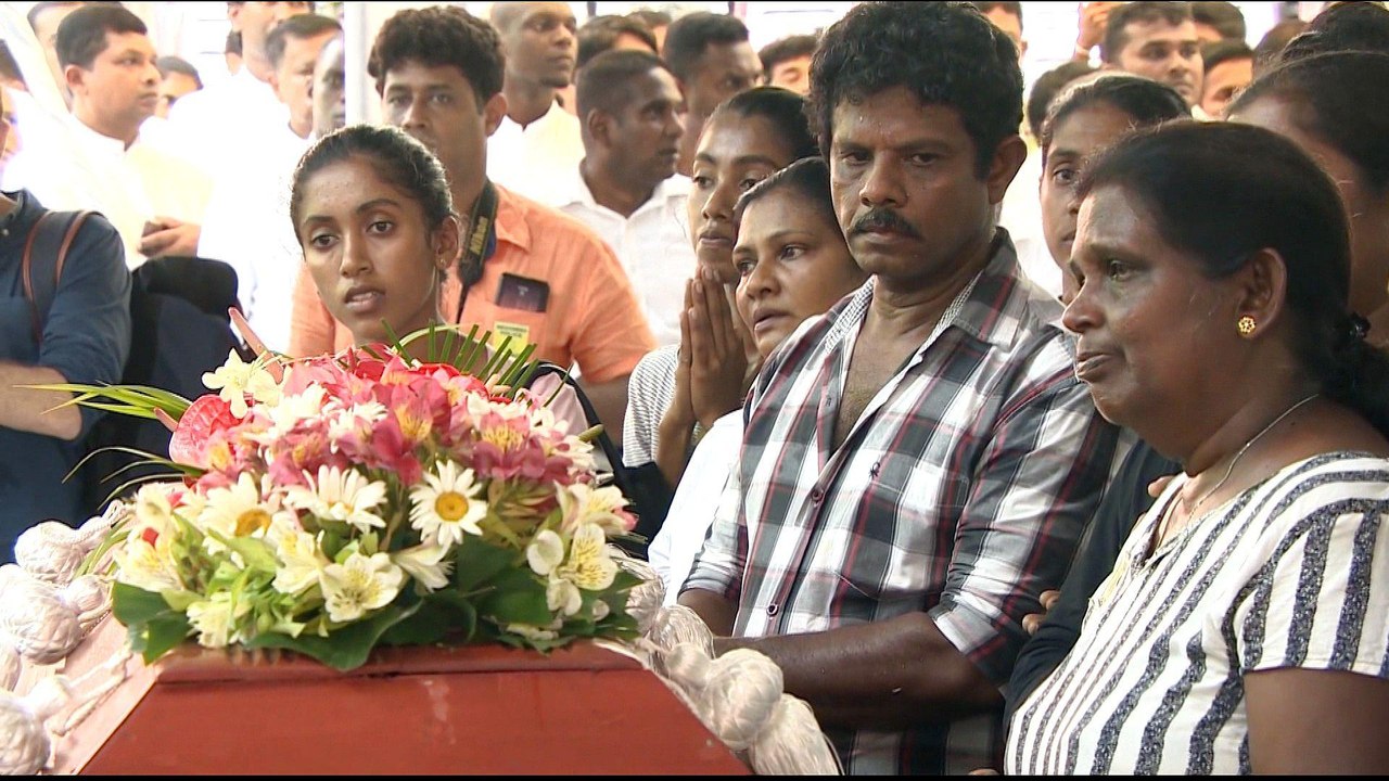 Sri Lanka holds mass funerals on day of mourning