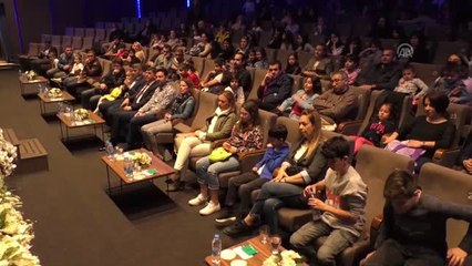 Piyanist Gülsin Onay'dan Minik Öğrencilere Konser