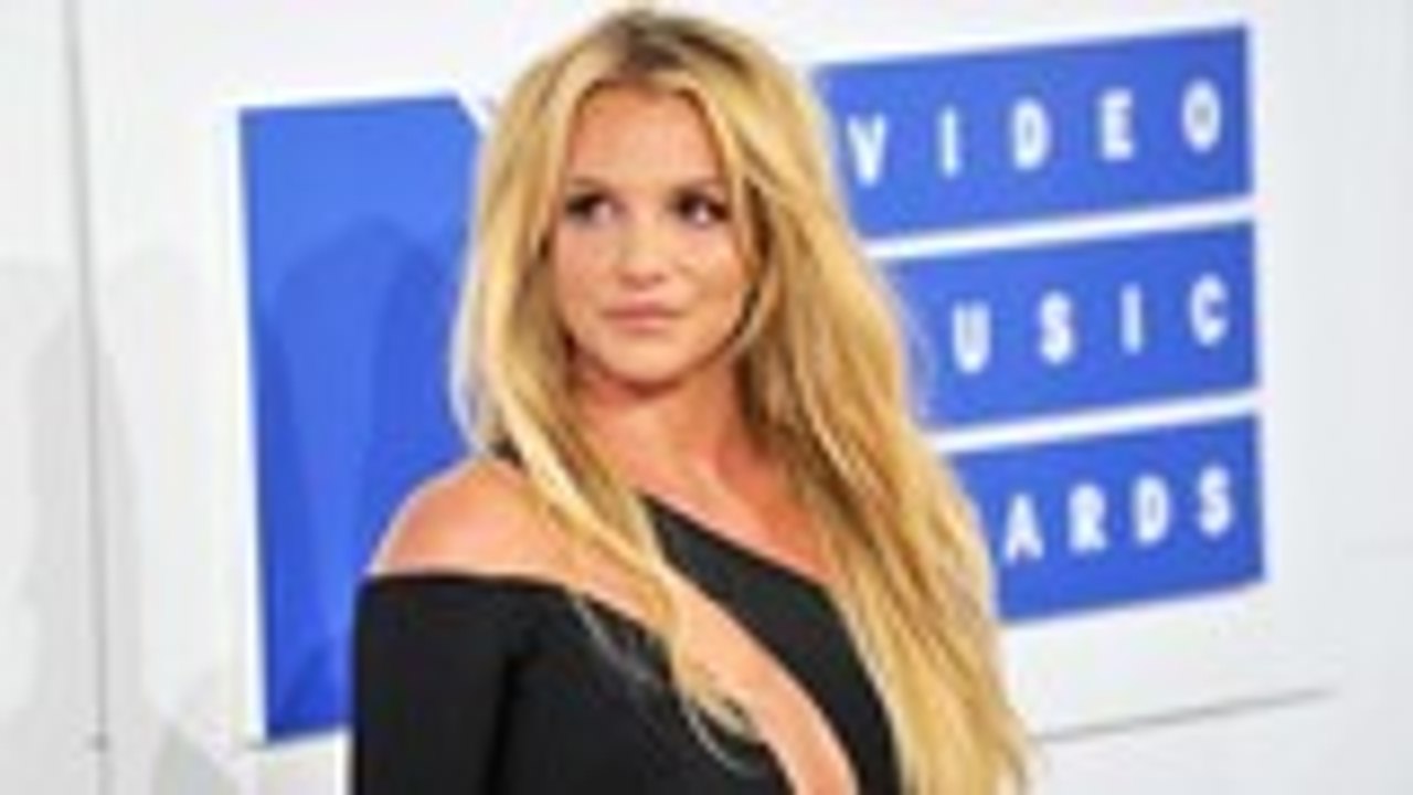 Britney Spears Fans Protest in LA, Demand Pop Star Be Released From Treatment Facility | Billboard News