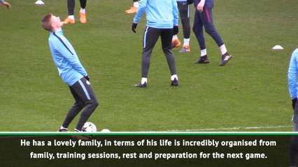 Télécharger la video: Guardiola confirms De Bruyne will miss Manchester Derby