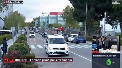 Iglesias llega en Taxi