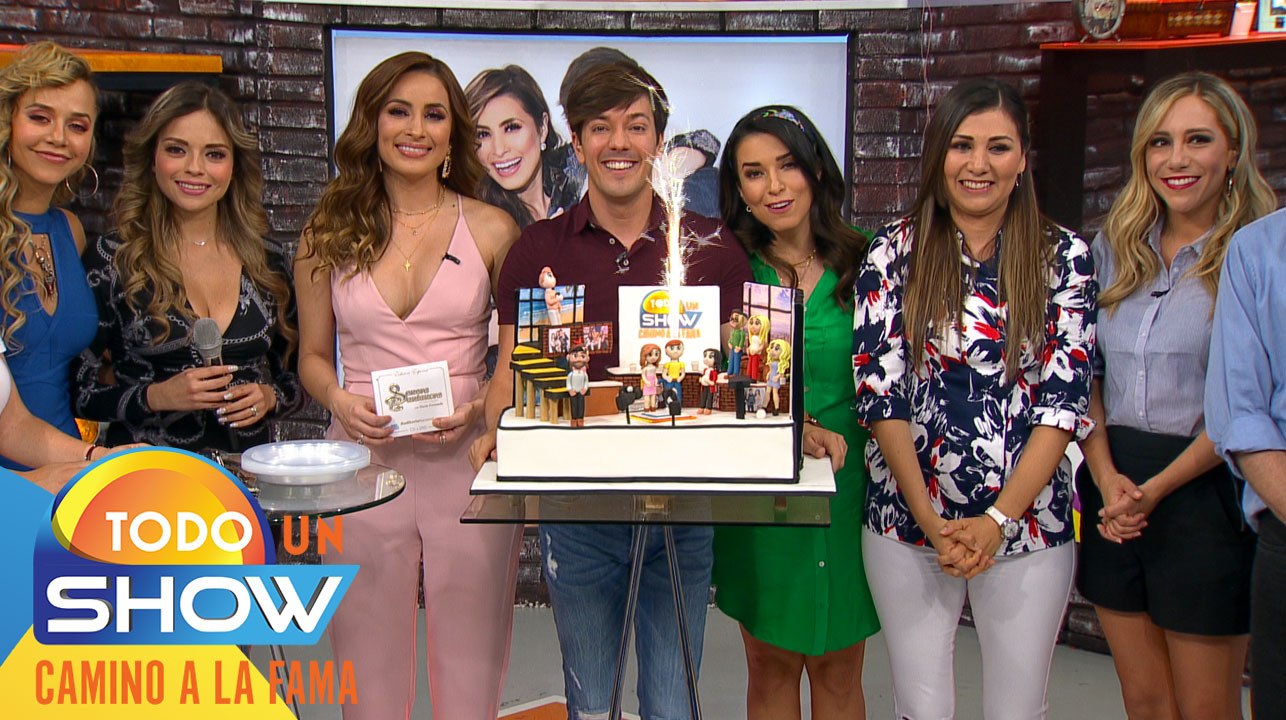 Gracias por celebrar con nosotros nuestro primer aniversario y ¡no podía faltar el pastel!