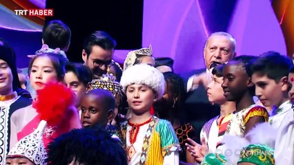 Cumhurbaşkanı Erdoğan çocuklarla düet yaptı