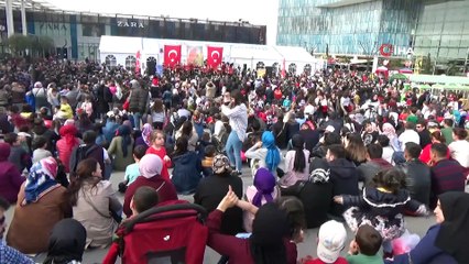 Jandarma konserine yüzlerce insan akın etti