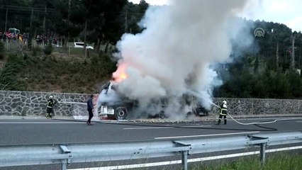 Dorsesi Yanan Tır 10 Kilometre Boyunca Yol Aldı