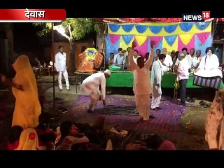 अनोखा प्रचार: मध्य प्रदेश में कांग्रेस के एक प्रत्याशी कबीर भजन गाकर मांग रहे वोट