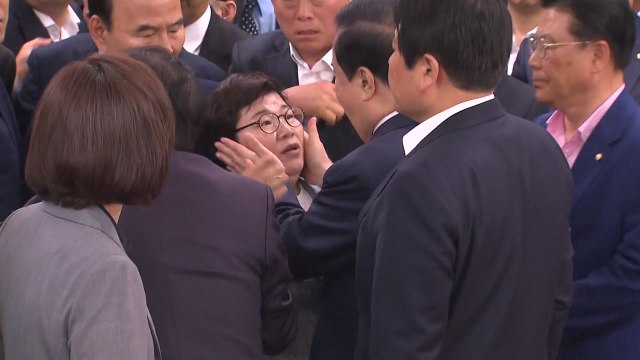 한국당 문희상 의장이 성희롱 당시 영상 보니... / YTN
