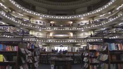 La nave de la Feria del Libro de Buenos Aires se mantiene a flote pese a la recesión