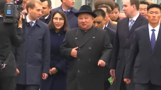 중절모 쓴 김정은, 열차로 블라디보스토크 도착 / YTN