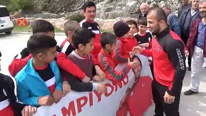 Şampiyon Mustafa Kaya memleketinde coşku ile karşılandı