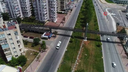 Üniversiteli gençleri çileden çıkartan 250 metrelik üst geçit havadan görüntülendi