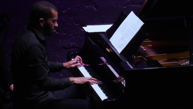 Serge Prokofiev : Valse de Cendrillon et du Prince op. 102 n° 1 (Wilhem Latchoumia)