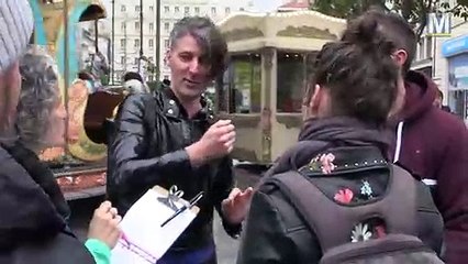 "Lieux publics" en repérage dans les rues de Marseille